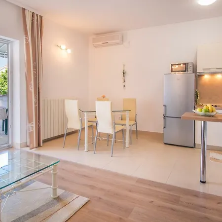 Apartmani Dujmovic Malinska Exteriér fotografie